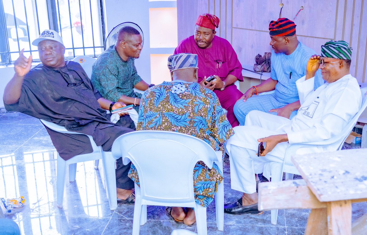 akinalabi's tweet photo. We had a fruitful reconciliatory and strategic meeting about Egbeda Local Government at the residence of Senator Sharafadeen Alli, PhD. 

Hon. Billy Ogundele, Baale Ajenikoko, Baba Yokele Pekun, Hon. Debo Amoo, Hon Dauda were some of the leaders present. It was all about unity, reconciliation and working together.

We are strategic. We are determined. 

Ariwo ko ni music.