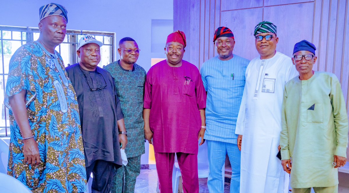 akinalabi's tweet photo. We had a fruitful reconciliatory and strategic meeting about Egbeda Local Government at the residence of Senator Sharafadeen Alli, PhD. 

Hon. Billy Ogundele, Baale Ajenikoko, Baba Yokele Pekun, Hon. Debo Amoo, Hon Dauda were some of the leaders present. It was all about unity, reconciliation and working together.

We are strategic. We are determined. 

Ariwo ko ni music.