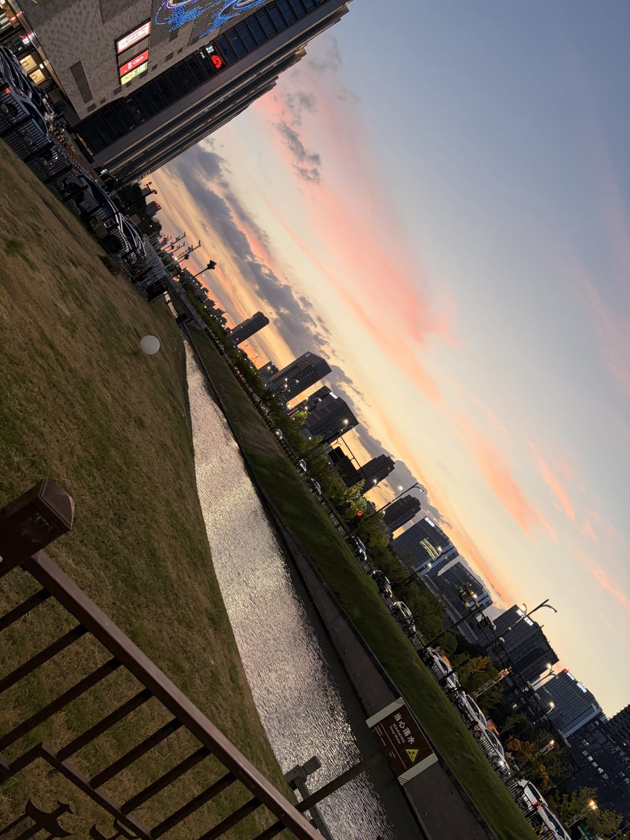 yk1z3's tweet photo. Dotream 2.0 における maimaiDX 大会の監督・演出・美術デザインおよびその他のイベントコンテンツを担当したー
出場者、ゲスト、司会の皆様、そして舞台裏で支えてくださったスタッフの皆様、この3日間本当にお疲れ様でした！
ご飯好吃😋 https://t.co/bhKv5J9eGw