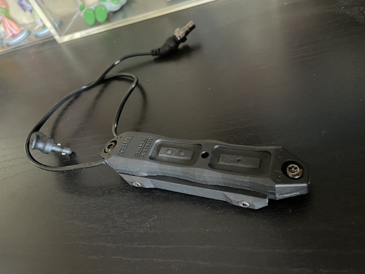 Fuguri_Operator's tweet photo. #ミリタリー物販 
実物　Unity Tactical TAPs スタンダード
¥20000

実物　KAC 45 オフセットサイト300m
¥80000 イモネジ1欠
送別3N

現役JPRの方は送料込みで¥-5000させて頂きます。
リポストお願い致します。 https://t.co/CxeQyQQ0ga
