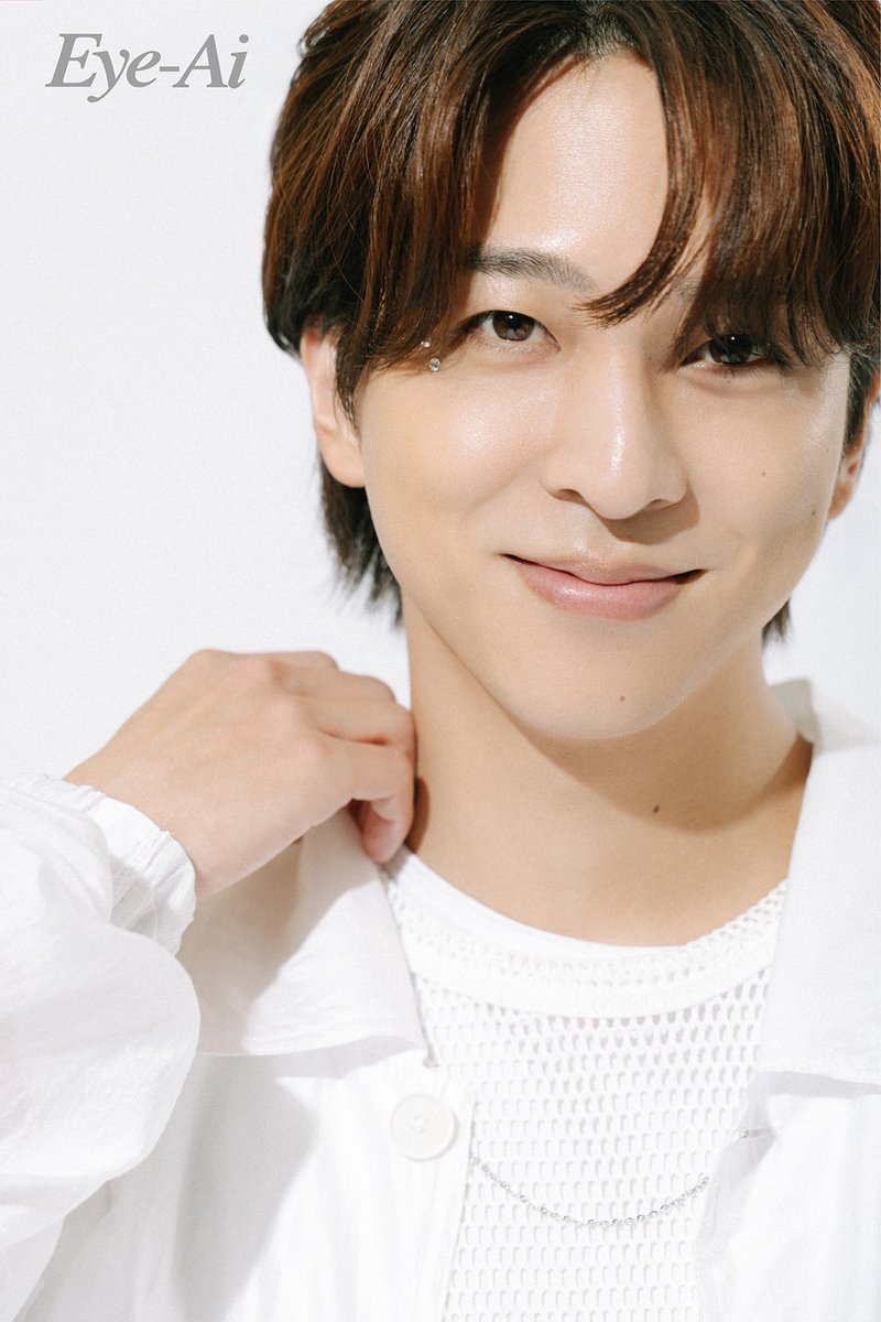 modelpress's tweet photo. timelesz寺西拓人｢Eye-Ai」表紙登場🩵

"国民の元カレ"から"国民的俳優"へ
キラキラメイクの爽やか姿披露✨️
https://t.co/ZqV8bHTfKh

◽️海外にまつわるQ&amp;A
◽️「ラストノート」ドラマトーク
　"香り"にちなんだ質問も
◽️timeleszアリーナツアーレポ

📖8月3日発売 https://t.co/JzDFf1D7Ke