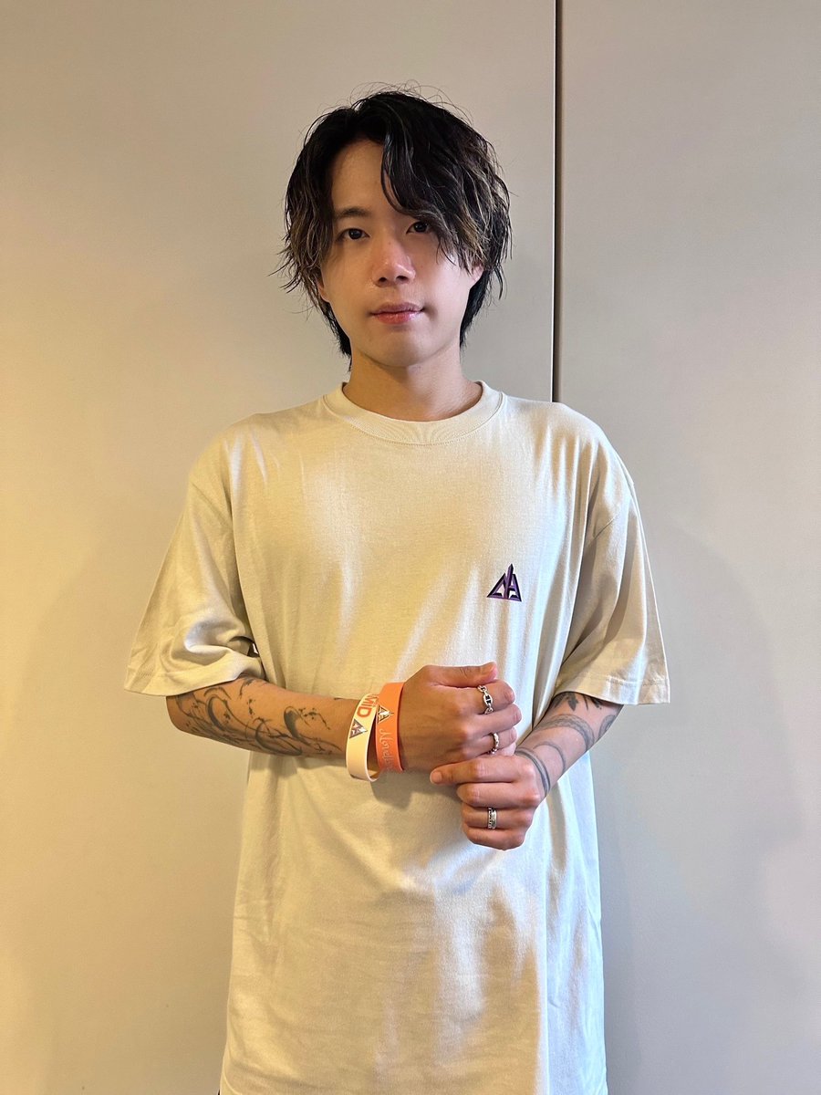 NOVELCITY_jp's tweet photo. Novelbright ASIA TOUR 2026
〜PYRAMID〜

GOODS -Sojiro ver.-
@So_Nb_Gt 
 
※XLサイズ着用 https://t.co/hjWm4v8r7C