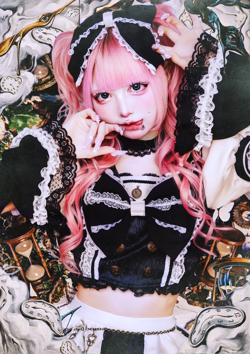 gimmick__info_'s tweet photo. 【8/17(月) X-HALL】

💙ギミック  安楽ロロ生誕祭『深藍万象』💙

⚙️スペシャルゲスト出演決定⚙️

👅甘狼ろあ @lovebite___ 
🩸成宮みり @nyandayoo_o 
⏳うとちゃん @uin2218 

𓈒𓏸𓈒꙳𓂃 𓈒𓏸𓈒꙳𓂃 𓈒𓏸𓈒꙳𓂃 𓈒𓏸𓈒꙳𓂃 𓈒𓏸𓈒꙳𓂃

【時間】開場18:30 / 開演19:00
【料金】前方(写メ券付き) ¥5,000 / 一般 ¥0 / 1D別
【チケット】
<先着> 7/27 22:00から
《 https://t.co/J2v2ThS3ew 》

⚙️前物販⚙️

⏰販売開始時間:17:00
📸前特典会:17:15-18:15(安楽ロロのみ）

⚠️特典会レギュレーションに関して⚠️
※生誕メンバーのみ
1枚¥2,000(サイン無)
3枚券(¥6,000)購入で1枚のみサイン有
一度で出せる枚数は6枚のみとなります。(2枚サイン)

#ギミック　
#gimmick
#安楽ロロ生誕祭