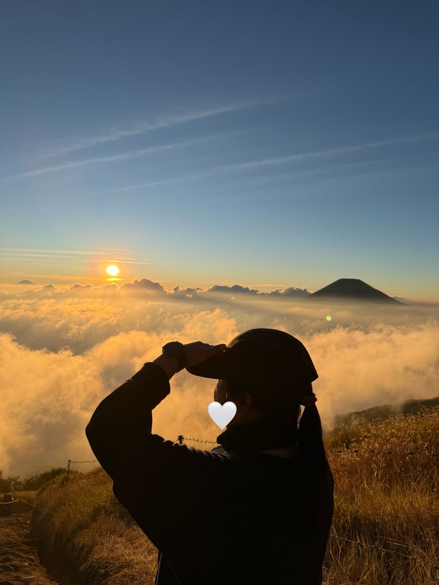 dandeliown's tweet photo. sunset dari gunung sumbing. ⛅️⛰️ https://t.co/WDOfmX0dEK