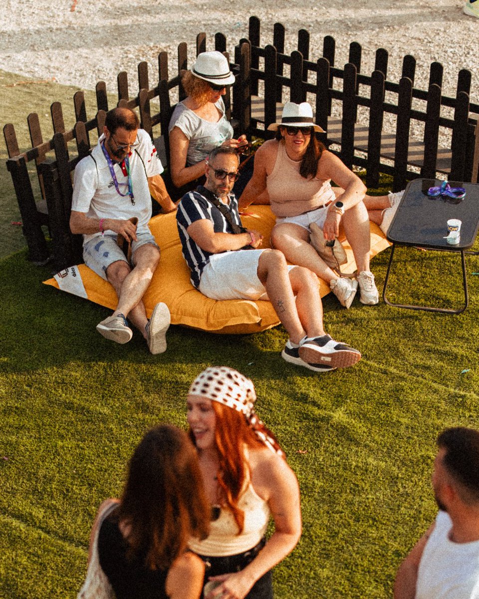 LowFestival's tweet photo. No os queremos emocionar (bueno, sí)...pero en 4 días estáis entrando por la puerta del recinto de LOW🫠🫠🫠 que no se os olvide vuestra paradita en la 👑KING HOME de @elpozoking en donde lo daremos todo con la mejor #ActitudKing https://t.co/foGGHBOmxS