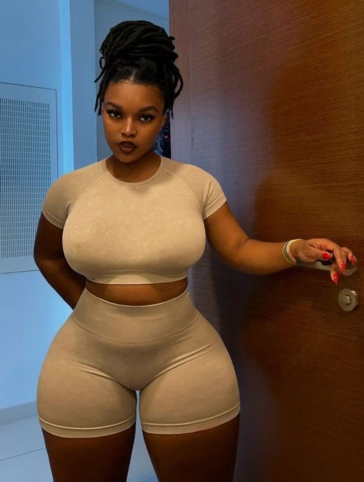 OgangaDiana's tweet photo. What's your perfect body shape!?? https://t.co/YldhwNiYbS