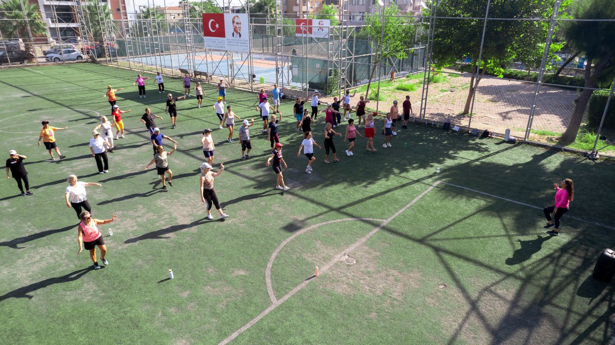 Ayseakinresmi's tweet photo. Müziğin ritmi, sporun enerjisi ve Güzelbahçe’nin coşkusu aynı sahada buluştu! 💃🕺

Zumba etkinliğimizde komşularımızla birlikte hareket ettik, eğlendik ve güne sağlık dolu bir başlangıç yaptık. Her yaştan katılımcımızın enerjisiyle renklenen etkinliğimizde, sporun birleştirici gücünü bir kez daha hissettik.

Sağlıklı, aktif ve keyifli bir Güzelbahçe için etkinliklerimize devam edeceğiz. Katılım sağlayan tüm komşularımıza teşekkür ediyoruz