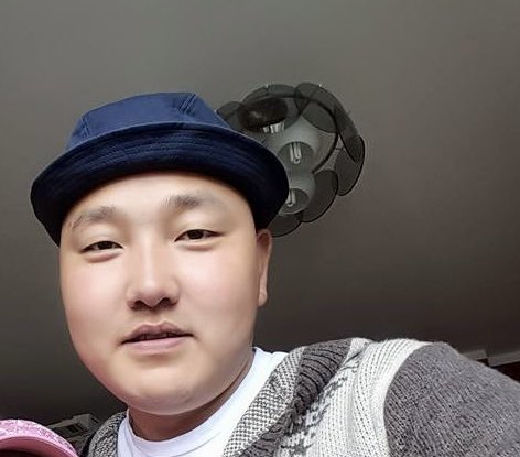 oyuinnr's tweet photo. Эр мундсан биш тэр сайхан хоёр эмэгтэй энэ дүлзэн царай маанаг биддугаас болж үргэлжийн хэл амны бай болцгоож амьдрах гэж. Хүн ч тэгээд царай шигээ лалар байх юм даа. Бас муугаа мэдэхгүй эхнэрүүдээ зоддог, харддаг, хүчирхийлдэг гэнэ үү. https://t.co/wkqJB8wM2R