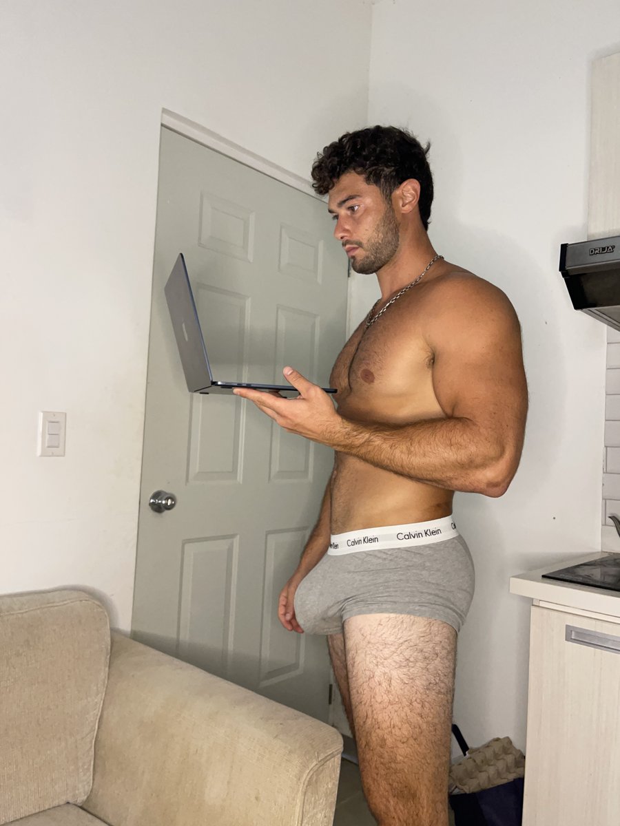 xjeinaz's tweet photo. Think you could handle a night with me? 😉 https://t.co/wbEuPdNnNW