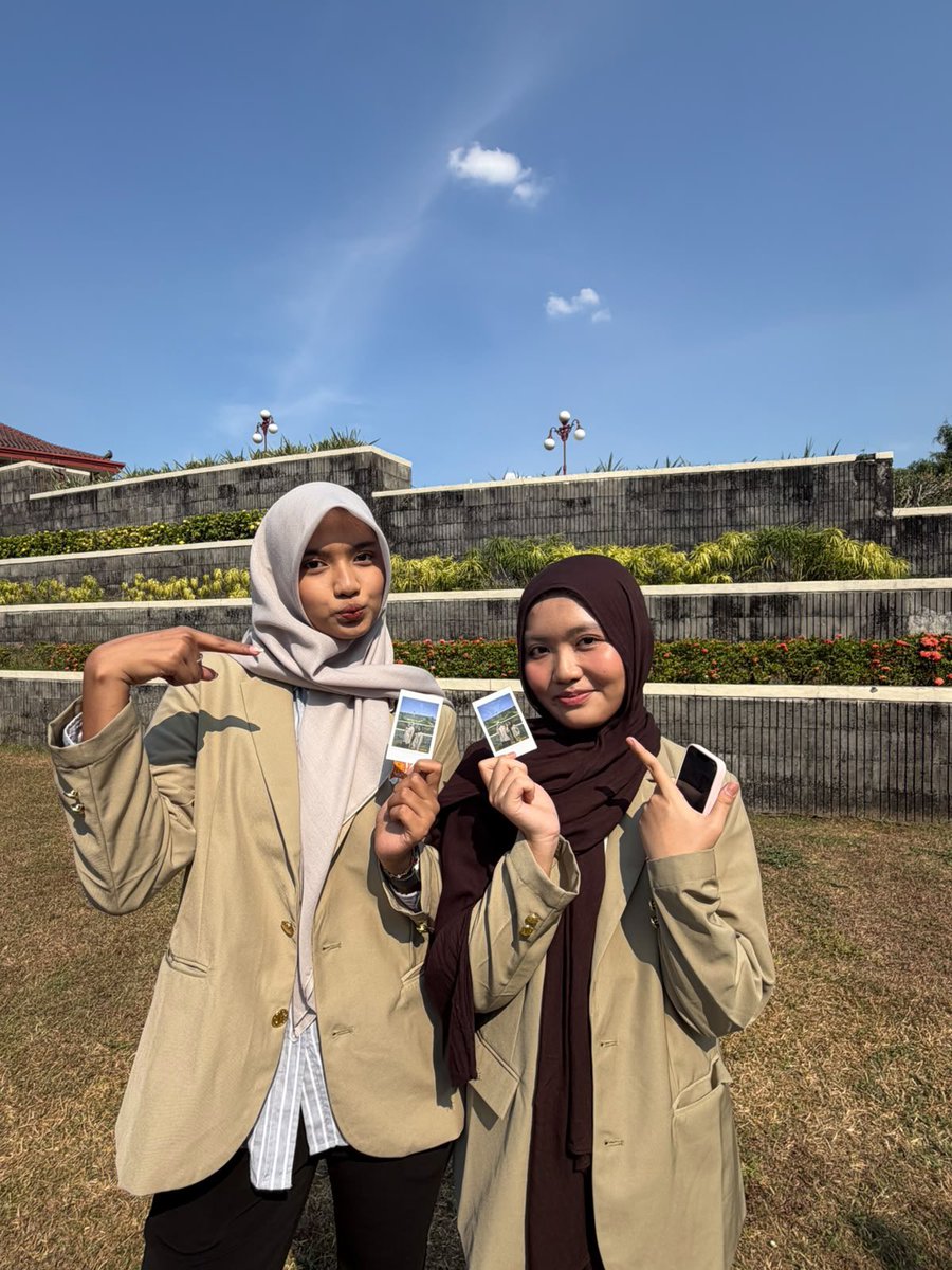 ashjfskl's tweet photo. makasih buat temen temen yang udah foto di kita!!! yuk di hari selanjutnya yang mau bisa langsung dm <3 https://t.co/GyIxFV3lc4