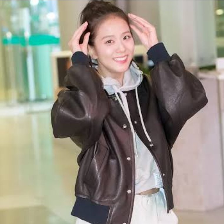 muerdidana's tweet photo. She went on two radio shows for AMORTAGE and didn't sing on either. 😬😬 I checked previous guests and they all performed live. This was album promotion, not a drama. Why promote an album on radio without singing? Jisoo is also the only BP member without a live solo performance. https://t.co/0HS8aZR2jO