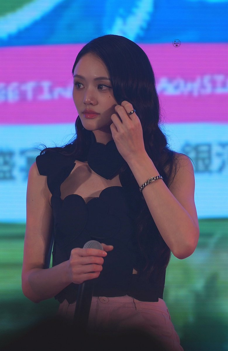 haaraaly's tweet photo. oh baby, kiss mhee 🫦 https://t.co/zoYJatbqEB