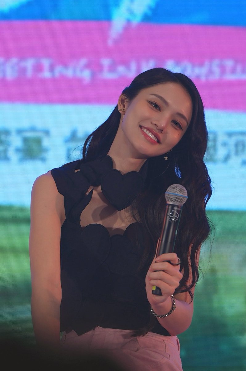 haaraaly's tweet photo. oh baby, kiss mhee 🫦 https://t.co/zoYJatbqEB
