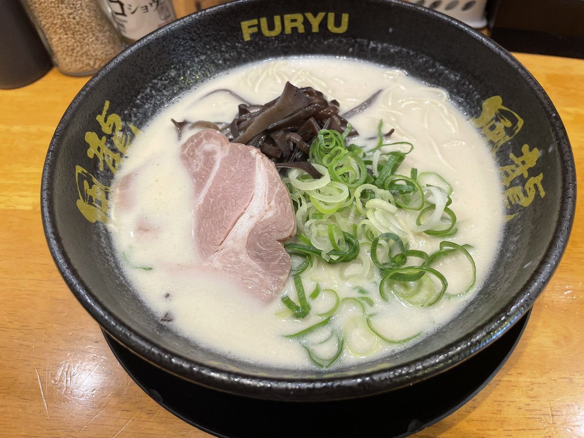 m_kase00's tweet photo. 最近のご飯φ(・ω・　)
焼きそば。
家ラーメン豚骨醤油。
カツ丼。
博多風龍ラーメン。 https://t.co/IdXdWZ9UV6