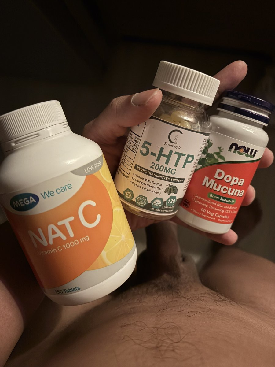 High_Slam_Sod's tweet photo. My regimen for recovery after a chemical weekend

วีคเอนด์นี้หลุดอย่างมากครับ เครียดงานมั้งทำงานทุกวันเข้าสัปดาห์ที่สามแล้ว เมื่อคืนวันศุกร์ออกเที่ยวก็ขนม คืนวันเสาร์ว่าจะพัก แต่มีคนชวนไปไฮเยด ผมแพ้ความเงี่ยน ก็เลยไปเล่นกับเขา (ยิมบ่อย ฮอร์โมนดี และเพราะขาดเซ็กส์มาหลายเดือน เลยเงี่ยนมาก) เมื่อคืนก็เกือบจะเละเทะครับ แต่ว่าวแตกแล้วอาการดีขึ้น ก็ถือเป็นโอกาสดีที่จะกล��บคืนสู่ภาวะปกติ

หลังเล่นอะไรพวกนี้ สามสิ่งนี้คือสิ่งที่ผมกินช่วงฟื้นฟูครับ … อันที่จริง กินไปผมก็ไม่ค่อยรู้สึกอะไรนะ แต่กลไกของมันดูมีเหตุผล ผมก็เลยกิน มันก็คงช่วยบ้างแหละ (อย่าลืมนะครับ จะเชื่ออะไร คุณต้องมีกลไก แบบที่สามารถเขียนแผนภูมิอธิบายได้ ถึงจะเชื่อ … ชาติจะเจริญ ถ้าคนไทยคิดแบบมีเหตุมีผล ไม่มโน ไม่เพ้อเจ้อครับ)

⏹️ 5-HTP ตัวนี้เป็นสารตั้งต้นของการสังเคราะห์ serotonin สารในสมองที่เทไปเยอะตอนเราใช้ยา

⏹️ Dopa mucuna มี L-dopa เป็นสารตั้งต้นของการสังเคราะห์ dopamine, noradrenaline และ adrenaline สารในสมองที่สำคัญตัวอื่นที่ถูกใช้ไปด้วย … อันนี้เราอาจจะกินอาหารที่มีกรดอะมิโน tyrosine เยอะ ๆ แทนได้ (คือกลับไปที่สารตั้งต้นของ L-dopa อีกที) ได้แก่ เนื้อสัตว์ทั้งหลาย

⏹️ ส่วน Vit C นี่ เพื่อเร่งขับเอาโมเลกุลยาที่เล่นออกไปครับ (เผื่อโดนตรวจ 😆) ตอนเล่นเราใช้ร่างเยอะ กินให้มันเก็บกวาดอนุมูลอิสระออกไป ก็น่าจะช่วยให้ไม่ป่วยได้บ้าง

แต่สิ่งที่สำคัญที่สุดในการฟื้นฟูคือ การชดเชยอาหารและน้ำคืนให้ร่างกายให้เพียงพอ และการนอนครับ นอนไปเลยเยอะ ๆ

ก็ลองเอาไปปฏิบัติกันดู ทำอาจจะดีกว่าไม่ทำ

ปล. ถ้าผมคุยกับ��ครไว้ แล้วคราวนี้ไม่ได้ไปเล่นด้วย ก็อย่างอนกันนะครับ มันเป็นเรื่องของจังหวะอารมณ์ … ผมก็ไม่ได้ตั้งใจจะเล่นหรอก เพราะที่บ้านก็ไม่มีงาน แต่จังหวะนั้นมันเงี่ยนมาก 😅