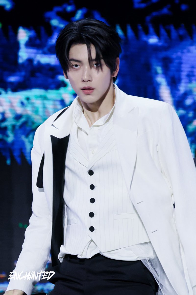 twelve05cm's tweet photo. god i just love long haired soobin so much... 😩 https://t.co/dhoSRTvS7M