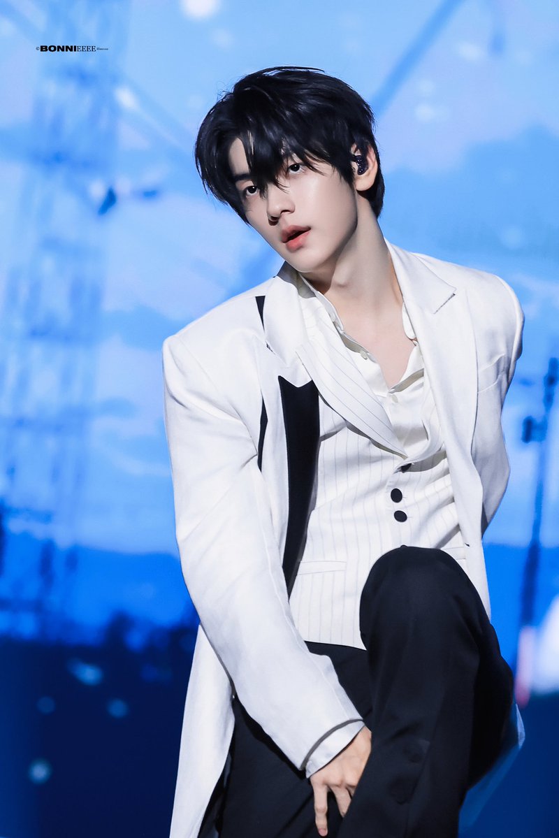 twelve05cm's tweet photo. god i just love long haired soobin so much... 😩 https://t.co/dhoSRTvS7M