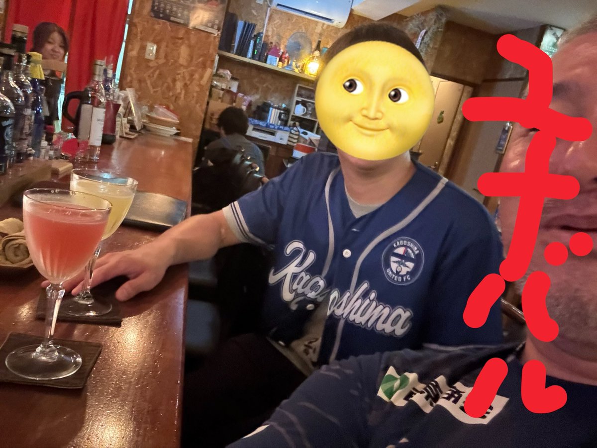 fukaya_000's tweet photo. 土曜の営業後は天皇杯帰りのお客様と
@JOECOOL521853 
ジョークールさんへ飲みにいきました。
果物を使ったカクテルなどお酒の種類も豊富です。ユナバルはしご酒にもいかがでしょうか？
山口出身の店主でレノファ山口サポーター様も是非❗️
次は多摩川そば食べに伺います。
ふかや本日も元気に営業中！ https://t.co/Z0PedVvo1l