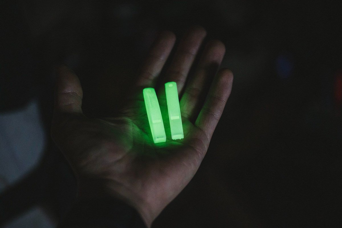 miyagen_corp's tweet photo. 3D WHISTLE 2g Glowの商品ページを大幅に更新しました。

これまで文章で説明していた内容をなるべく図解して、わかりやすくしたつもりです。
超小型、超軽量、大音量、となんでも詰め込んだホイッスルです。
開発当時の4年前はAIもなくて人海戦術で世界中の笛や楽器の論文を読み漁り設計しました。
なるべくわかりやすく書き直したつもりなので読んでいただけると嬉しいです。