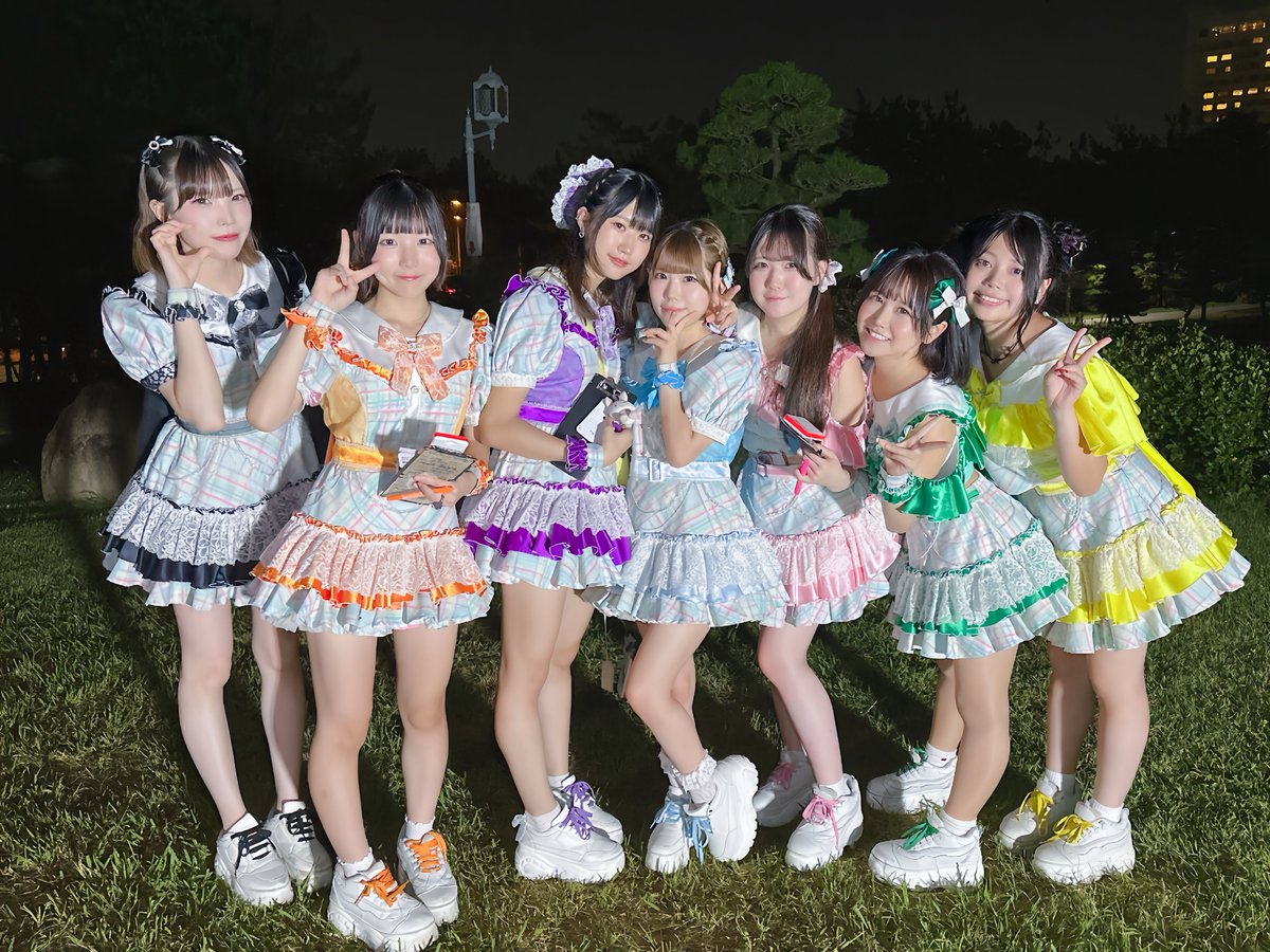 kareinaru10's tweet photo. 2026年7月20日(月祝)
「串フェスin神戸2026」
会場：舞子公園芝生広場(兵庫県) 
シンセカイヒーロー

ななこちゃんラスト兵庫で野外だったのでユニット撮ってたやつ
#シンセカイヒーロー https://t.co/5igJXsadTP