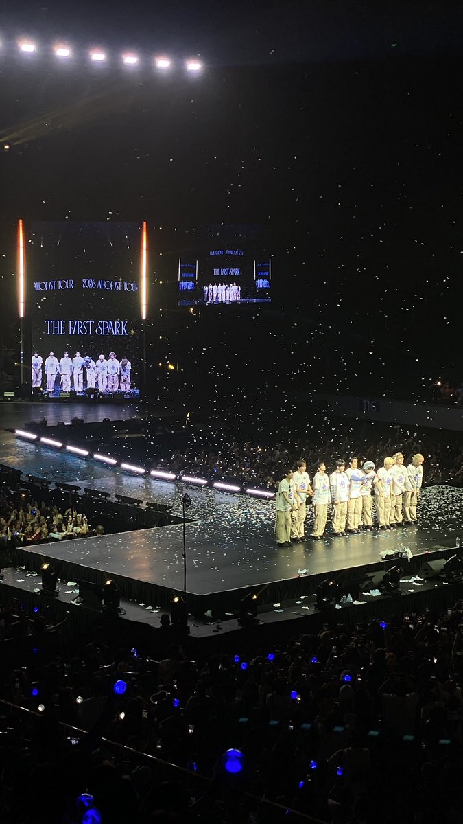 shining_foha's tweet photo. This pic is soooo magical .✦ ݁˖ ᢉ𐭩

#THE_FIRST_SPARK_IN_MANILA
#AHOF  #아홉 https://t.co/M9YCBWPJrF