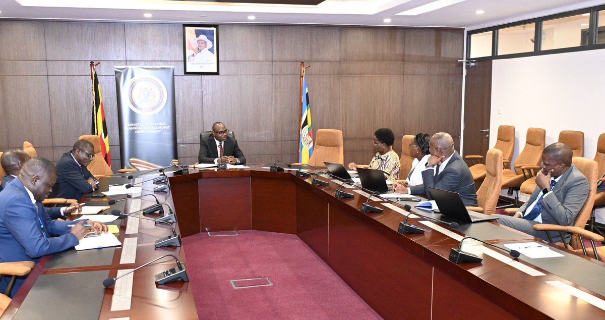henrymusasizi1's tweet photo. I have tasked Economic Policy Research Centre (EPRC) to focus on generating evidence-based economic policy research and analysis that will support Uganda to achieve a 500-billion-dollar economy by 2040.

@EPRC_official was established in 1993 by @mofpedU and @Makerere to build in-country policy research capacity and has since become Uganda’s leading economic policy think tank.

Evidence-based research is critical for policy makers to make informed decisions on the socio-economic transformation of the country, adding that there is need for more evidence-based research to ensure the anchor sectors (ATMS) deliver Uganda’s tenfold growth. 

 While meeting the Board and Management of Economic Policy Research Centre (EPRC) at @mofpedU I also urged them to produce evidence based research to spur Uganda’s tenfold growth agenda