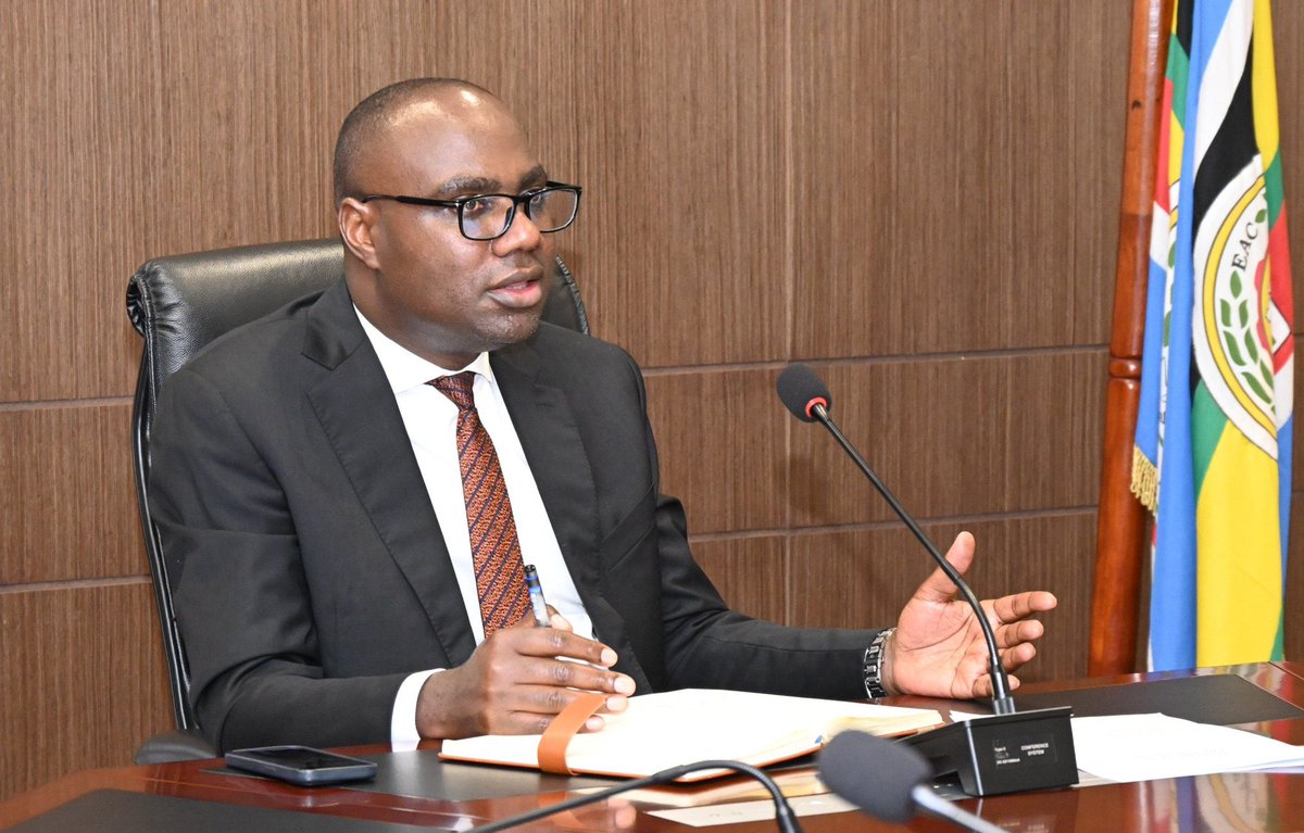 henrymusasizi1's tweet photo. I have tasked Economic Policy Research Centre (EPRC) to focus on generating evidence-based economic policy research and analysis that will support Uganda to achieve a 500-billion-dollar economy by 2040.

@EPRC_official was established in 1993 by @mofpedU and @Makerere to build in-country policy research capacity and has since become Uganda’s leading economic policy think tank.

Evidence-based research is critical for policy makers to make informed decisions on the socio-economic transformation of the country, adding that there is need for more evidence-based research to ensure the anchor sectors (ATMS) deliver Uganda’s tenfold growth. 

 While meeting the Board and Management of Economic Policy Research Centre (EPRC) at @mofpedU I also urged them to produce evidence based research to spur Uganda’s tenfold growth agenda