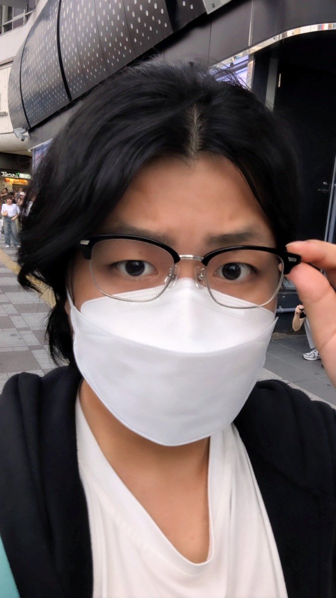 yanagi_0618's tweet photo. 眼鏡デビュー https://t.co/NmkGSk3her