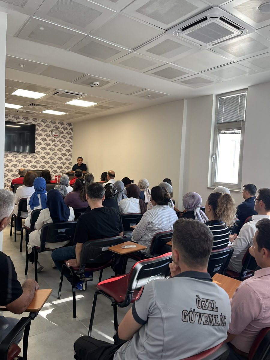 AfyonGKLM's tweet photo. Yeni göreve başlayan müdürümüz Ahmet YILDIRIM ve müdür yardımcımız Merve ŞAHİN KOLÇAK ile değerlendirme amacıyla bir toplantı gerçekleştirildi. https://t.co/ojy9t04xWa