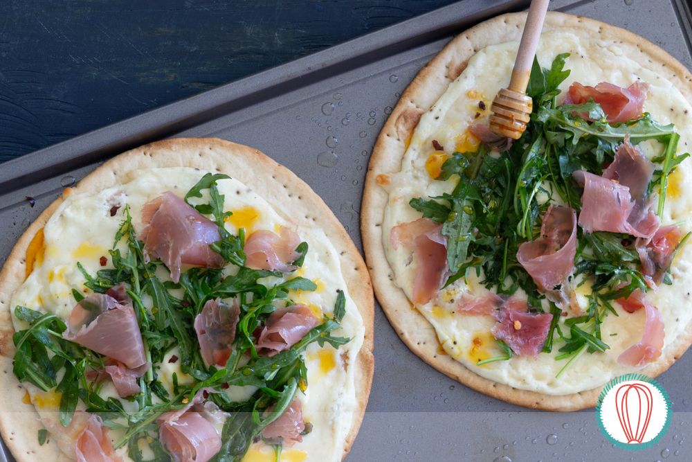 twofoodies's tweet photo. Sweet, spicy, creamy, salty, and crisp... this is one of those combinations that just works. 🍯🍕 The hot honey takes these prosciutto and ricotta flatbreads to another level. Would you serve them for dinner or as an appetizer? 

https://t.co/ZnhlcHkp1m https://t.co/l92lNx38JI
