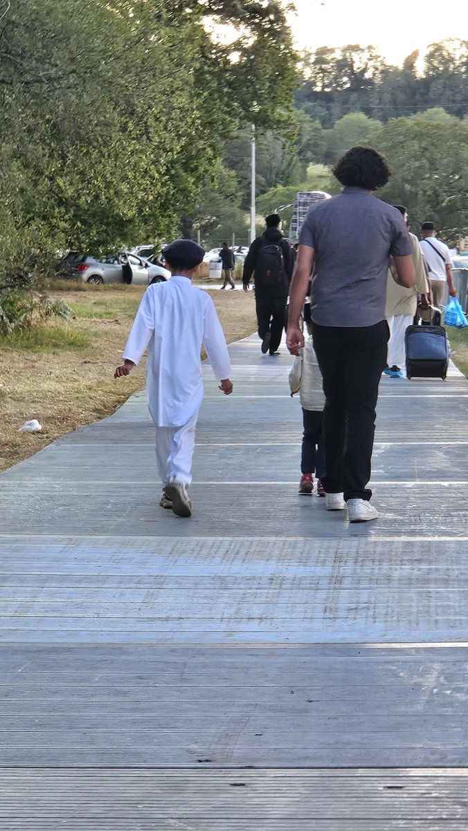 ghulam_e_ahmed's tweet photo. Leaving #JalsaUK with more than luggage — we carry home renewed faith, countless memories, heartfelt duas, and the warmth of meeting friends and family from around the world. 

May Allah accept everyone's sacrifices and efforts. Amin
#JalsaUK https://t.co/afsMz0KRGm