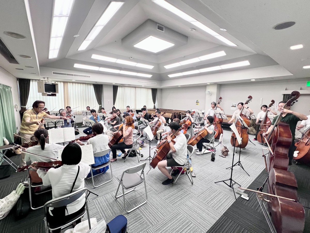 gikyo2's tweet photo. 演奏会の2曲目はポッパー作曲「チェロ協奏曲第2番」。
“チェロのパガニーニ”と称された彼ならではの超絶技巧と、切なくドラマチックな旋律が魅力の名曲です！
ソリストには岐響ジュニア出身の若手チェロ奏者・清水陽介さんをお迎えします！フレッシュな演奏をお楽しみに！
#岐響 #清水陽介 https://t.co/uEcsAfAW08