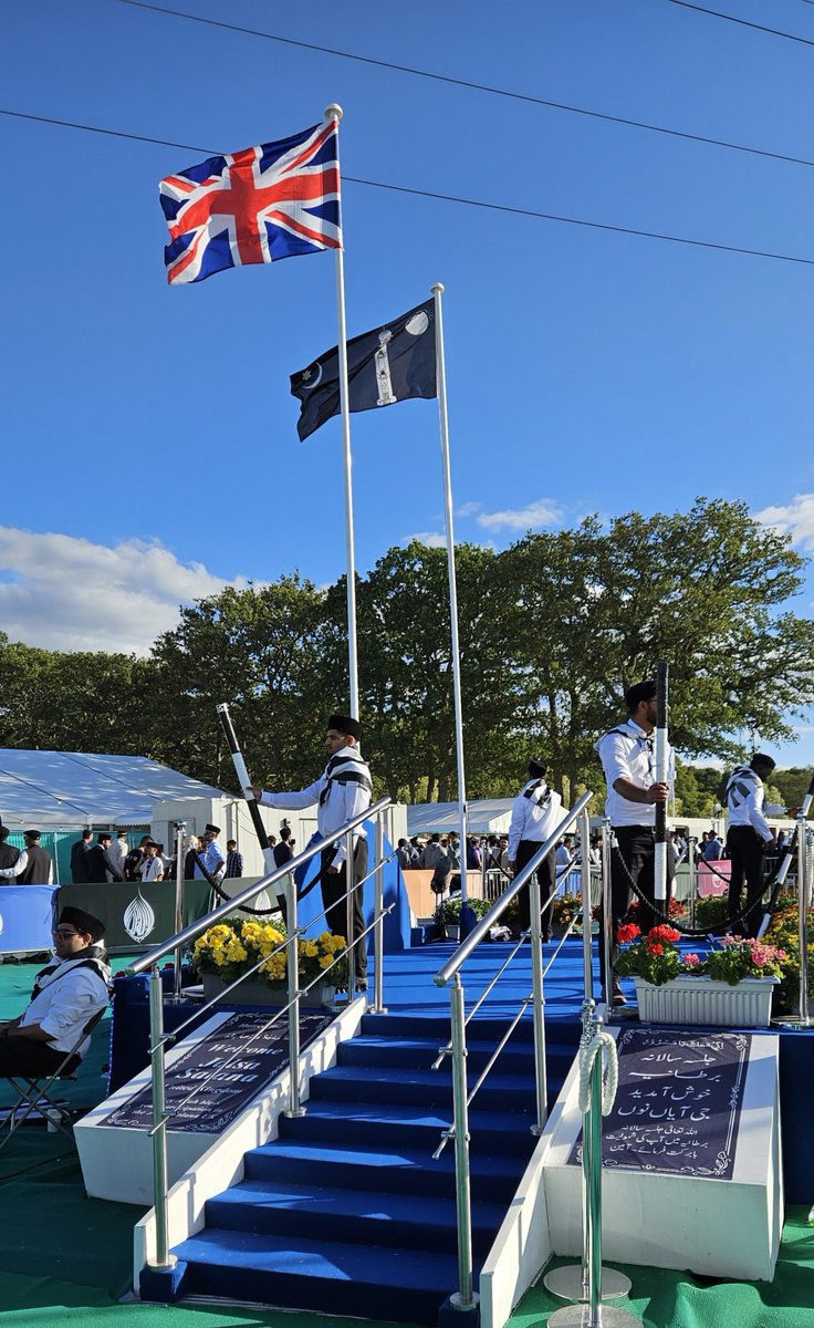 ghulam_e_ahmed's tweet photo. Leaving #JalsaUK with more than luggage — we carry home renewed faith, countless memories, heartfelt duas, and the warmth of meeting friends and family from around the world. 

May Allah accept everyone's sacrifices and efforts. Amin
#JalsaUK https://t.co/afsMz0KRGm
