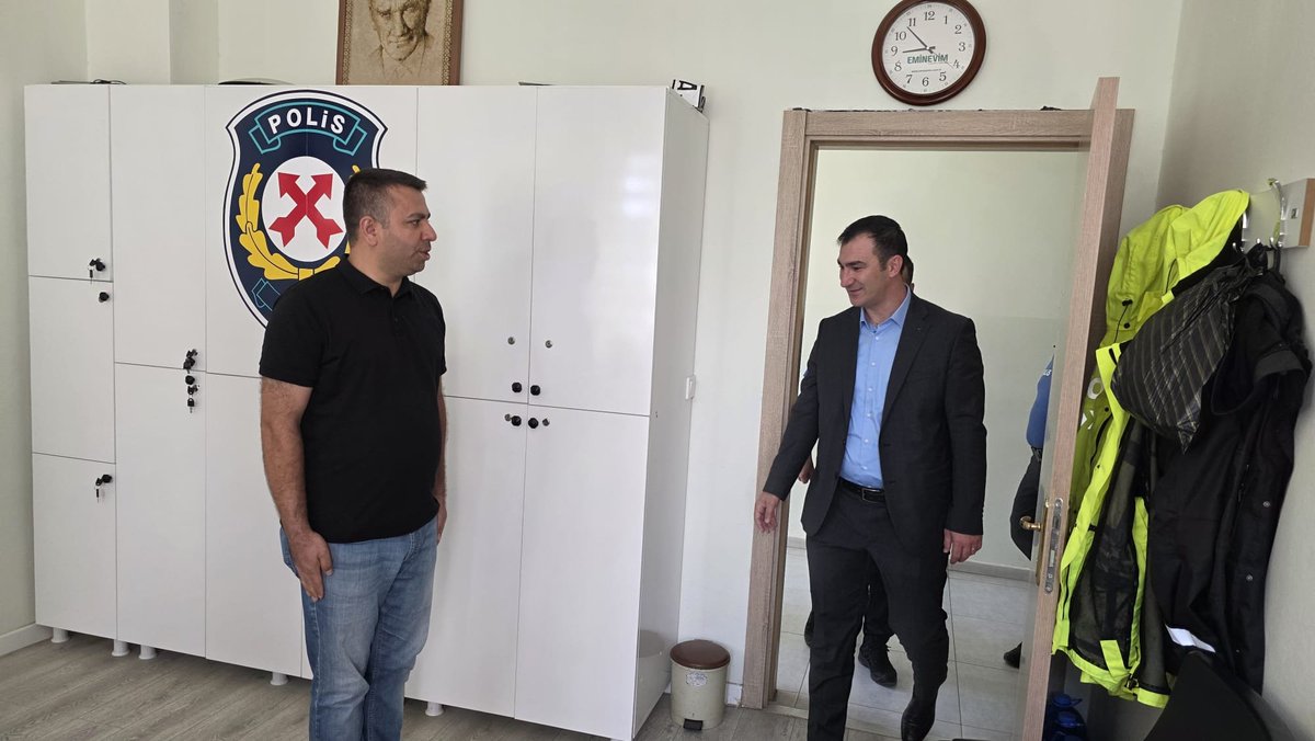 solhankymk's tweet photo. Kaymakamımız Sayın Okan AYAZ kurum ziyaretleri kapsamında İlçe Emniyet Müdürlüğünü ziyaret etti. Ziyarette kurumun işleyişi hakkında İlçe Emniyet Müdürü V. Başkomiser Hasan BONCUK'tan bilgi alan Kaymakamımız personele çalışmalarında başarılar diledi. https://t.co/E3xZGnkt1M