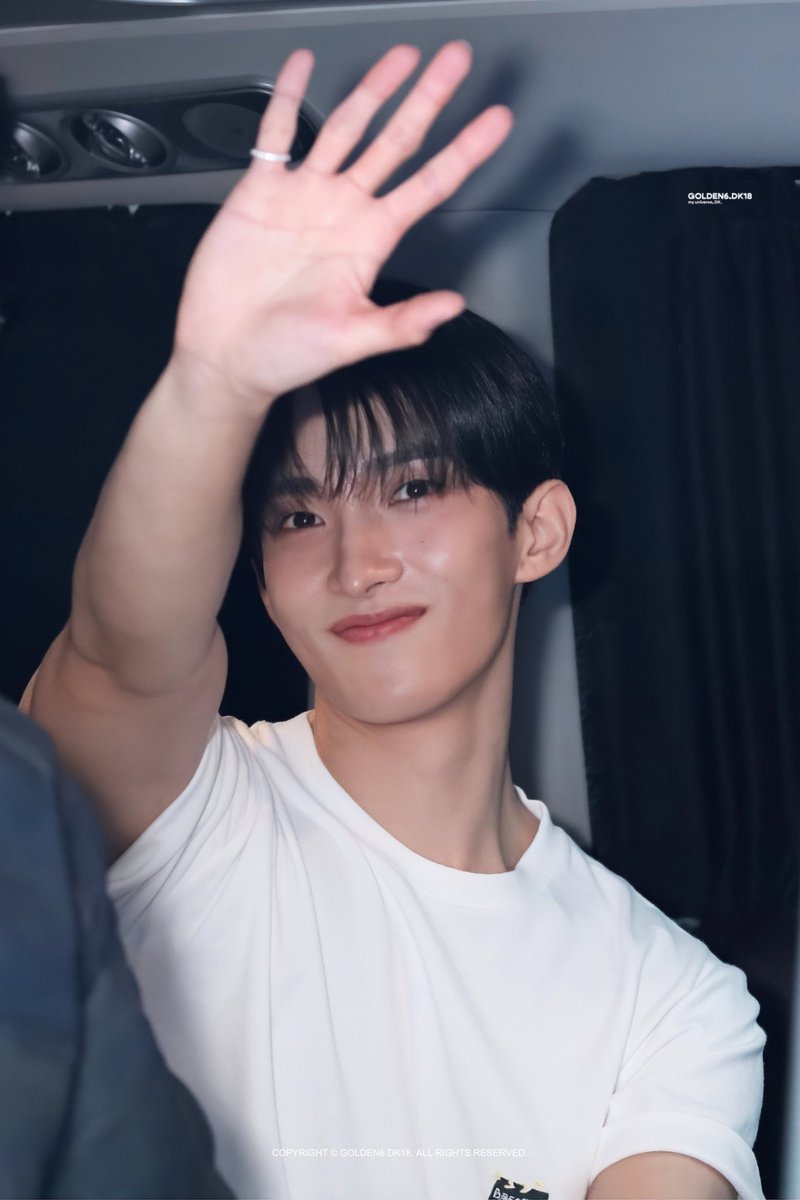 golden6_dk18's tweet photo. 20260727 Baseline⚾️🧢

퇴근🩵

#SEVENTEEN #DK #도겸 #DOKYEOM #석민 
#세븐틴 #ソクミン #ドギョム #李碩珉 @pledis_17 https://t.co/vGTgmuCxq5