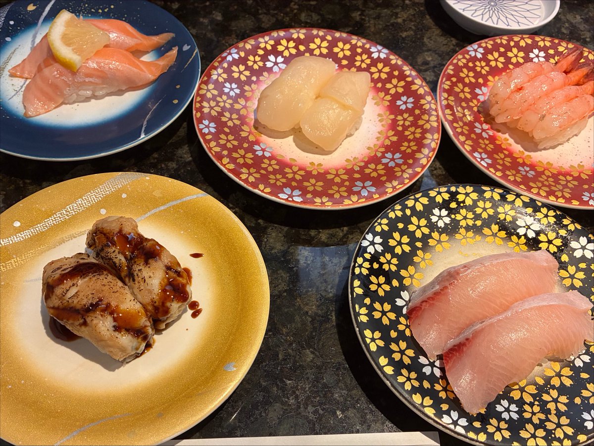 koori_0809's tweet photo. やっぱり魚が美味しすぎた🍣😽 https://t.co/3EMh49t21Z
