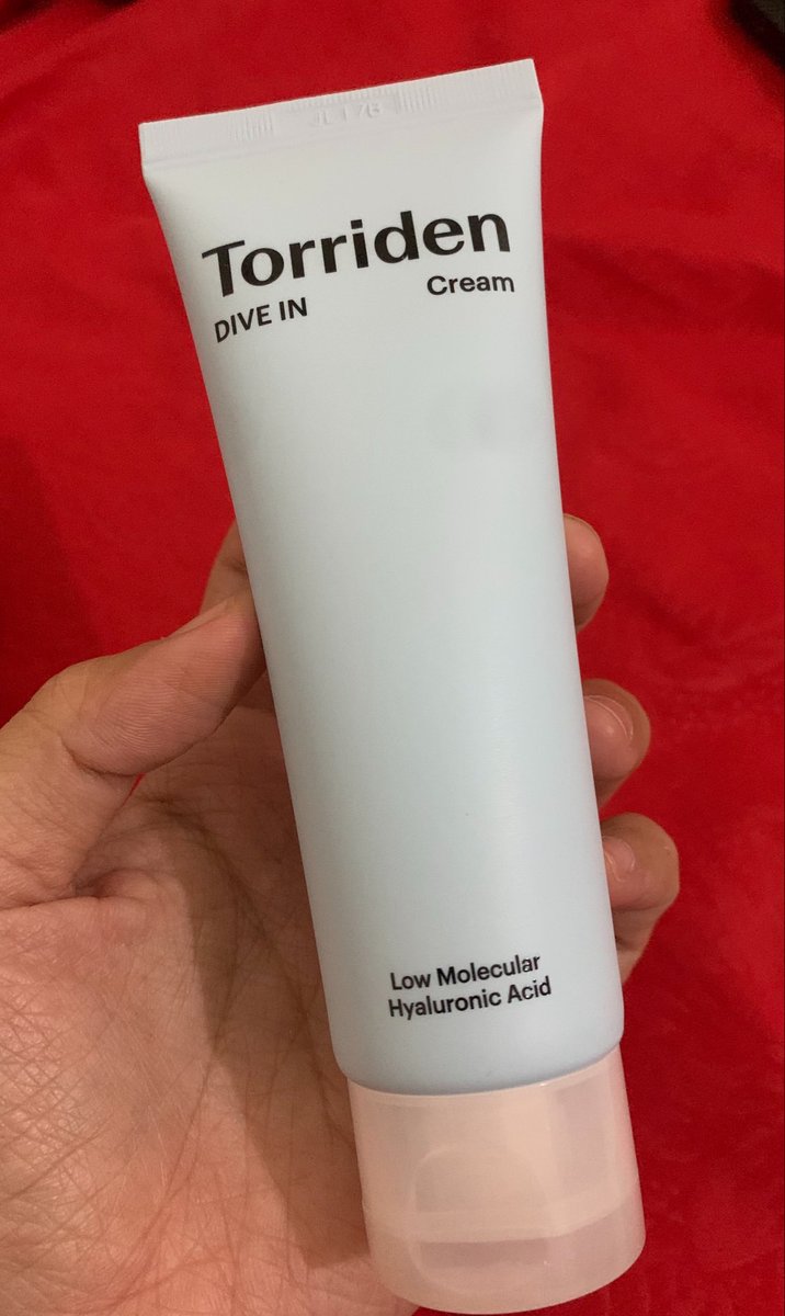 99swatermelon's tweet photo. uda mau abis aja yg gel, jadi lanjut cobain yg cream. jujur buat org yg punya riwayat dermatitis ngerasa cocok bgt sm torriden, apalagi sabun mukanya kaya nyaman bgt dimuka. huhuuu bestt🫶🏻😭 https://t.co/ByvAfm3Ue5