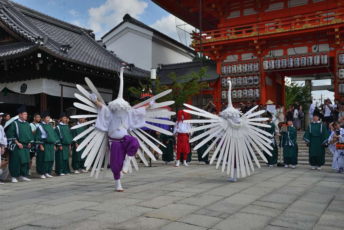 quiet111's tweet photo. ７月２７日　八坂神社　鷺舞　奉納 https://t.co/4VfP6IhsjK