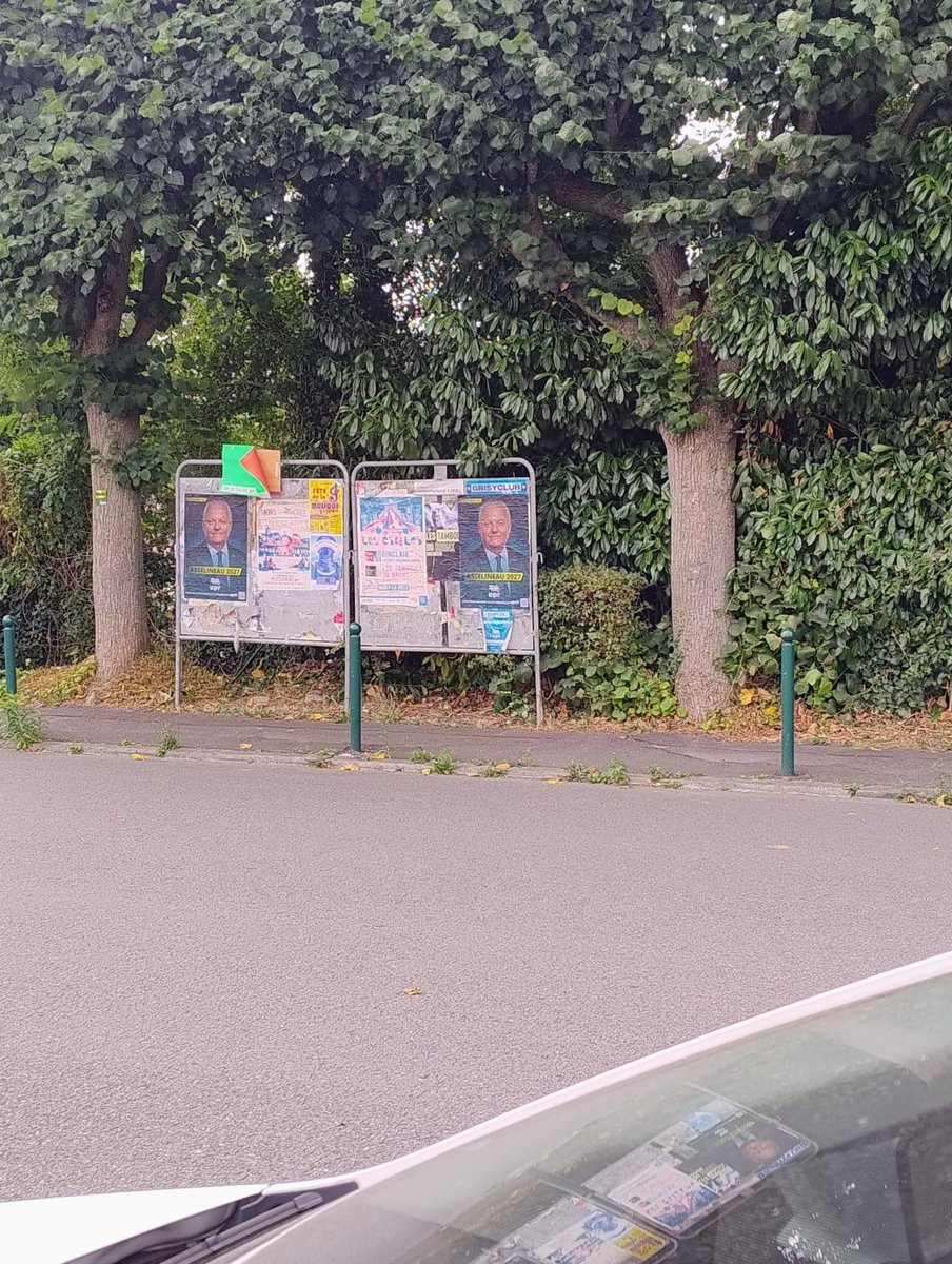 nicolasbauer2's tweet photo. DE LA COLLE ET DU CŒUR 
Jade de Nouméa,  le chef-lieu de la Nouvelle-Calédonie, de passage dans le Val-d'Oise (95), a aidé les équipes de la délégation à montrer que le militantisme de terrain est bien présent pour rendre visible @f_asselineau pour sauver la France 🇨🇵. https://t.co/fFLNaN3Apw