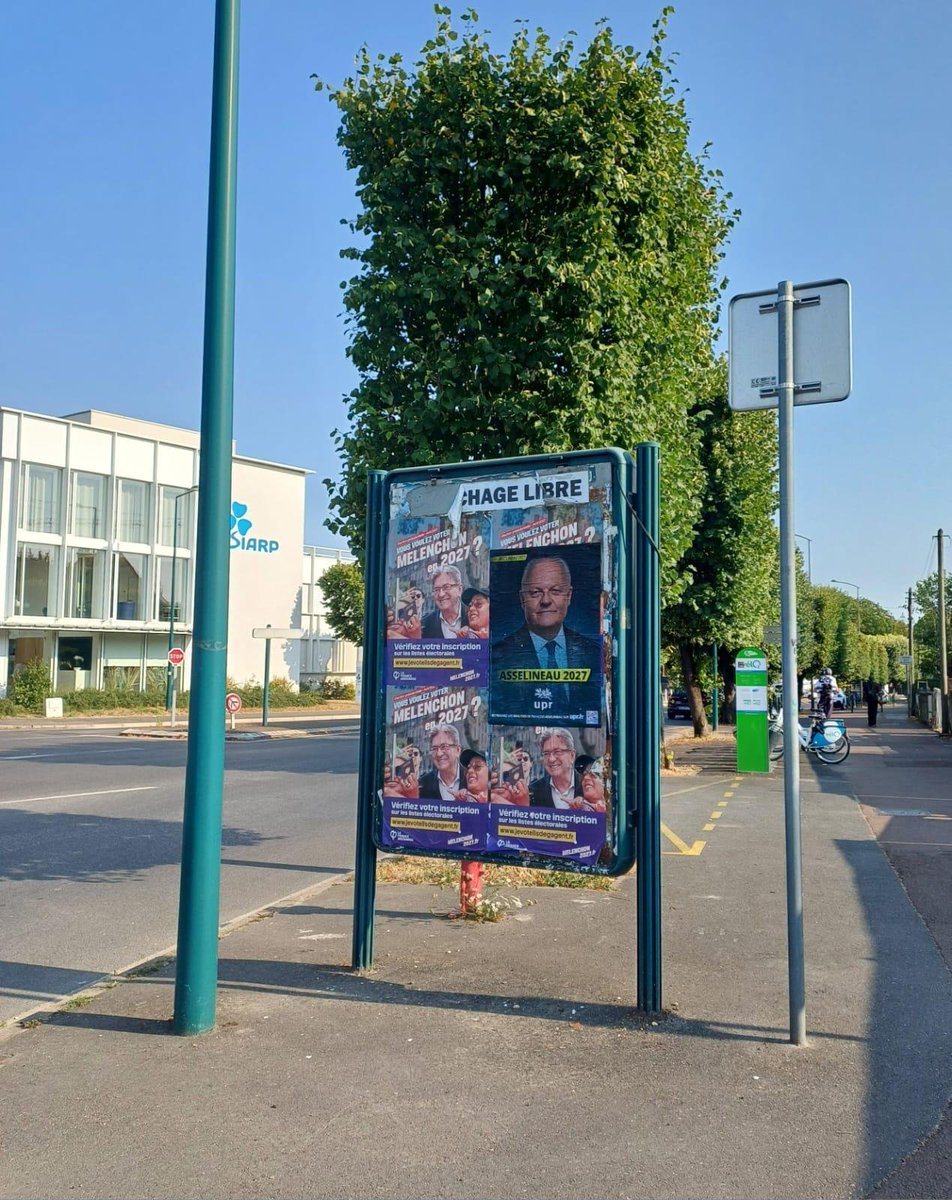 nicolasbauer2's tweet photo. DE LA COLLE ET DU CŒUR 
Jade de Nouméa,  le chef-lieu de la Nouvelle-Calédonie, de passage dans le Val-d'Oise (95), a aidé les équipes de la délégation à montrer que le militantisme de terrain est bien présent pour rendre visible @f_asselineau pour sauver la France 🇨🇵. https://t.co/fFLNaN3Apw
