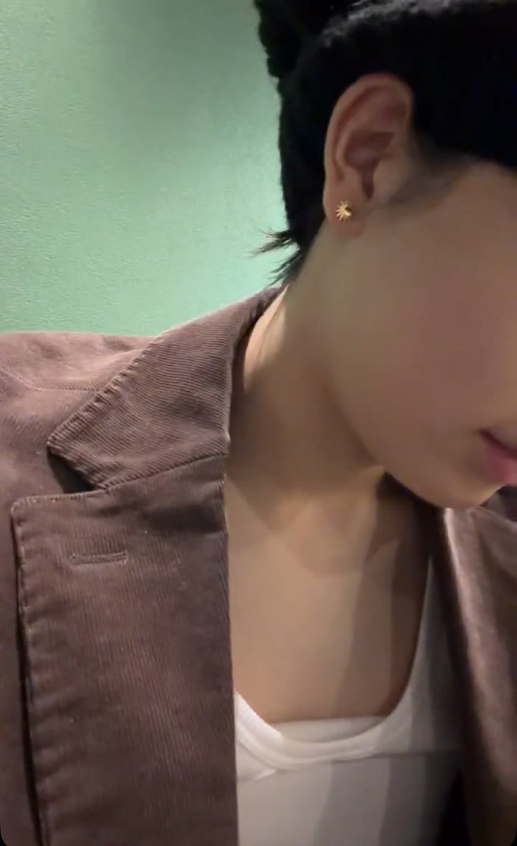 rulhyul's tweet photo. my omega spt habis menyusui anaknya yang jaraknya deket-deket cuma beda setahun itu https://t.co/EXljSLy0GI