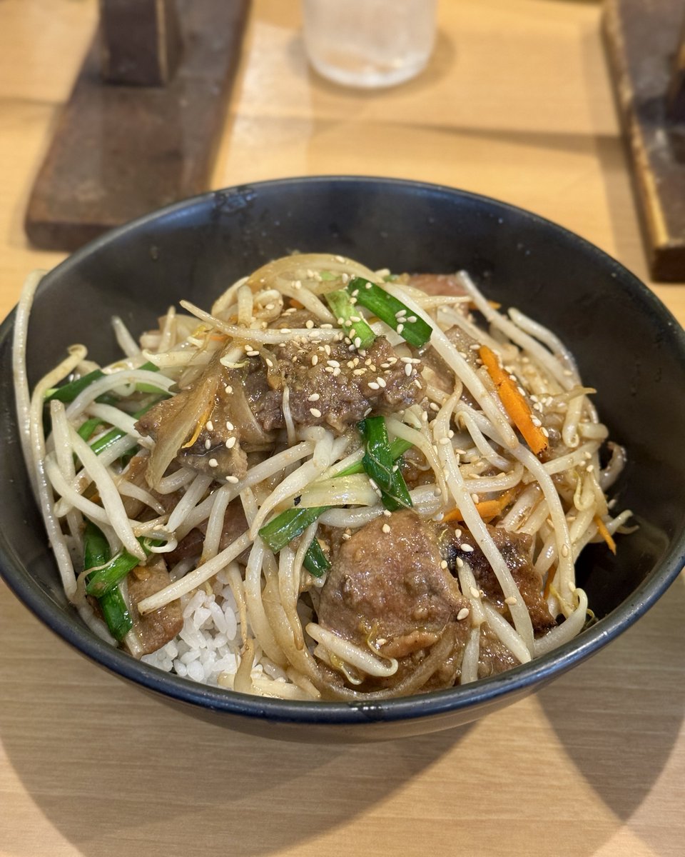 sleep_t's tweet photo. 横浜　中華一 龍王
ガーリックレバー丼
ラーメン
レバニラ炒め
餃子 https://t.co/ArlgydH85G