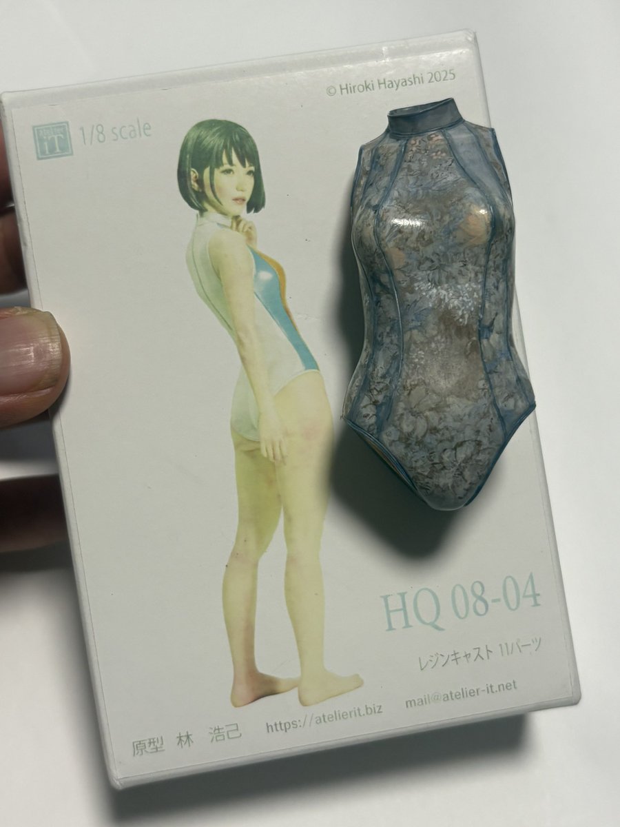 tanokumaHM's tweet photo. テキトーに花柄っぽいムラ塗りしたまま一年以上放置していたアトリエイットのHQ08-04の塗り再開。
ホワイトで小さな花っぽいもの追加。
全部その場のノリで描いてるから自分でもどんな完成形になるか分からんよ。 https://t.co/lBNCcAECPO