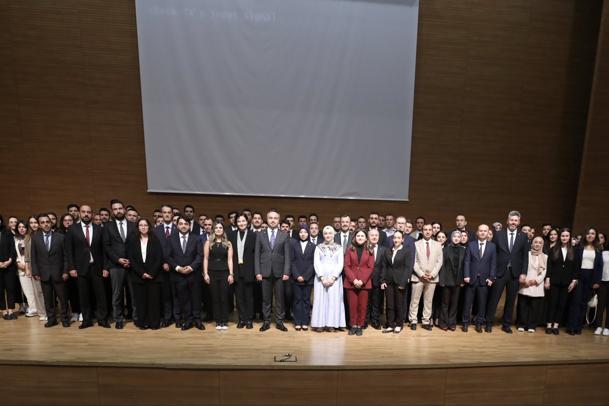 burakdemiralptr's tweet photo. Güçlü şehirlerin ardında güçlü kadrolar var.✨

Çevre ve Şehircilik Uzman Yardımcısı Hizmet İçi Eğitim Programı’nda aramıza katılan çalışma arkadaşlarımızla bir araya geldik.

Her bir yol arkadaşımızın bilgi, heyecan ve gayretle; şehirlerimize, çevremize ve milletimize değer katacak işler yapacağına yürekten inanıyor; görevlerinde başarılar diliyorum.
@csbgovtr