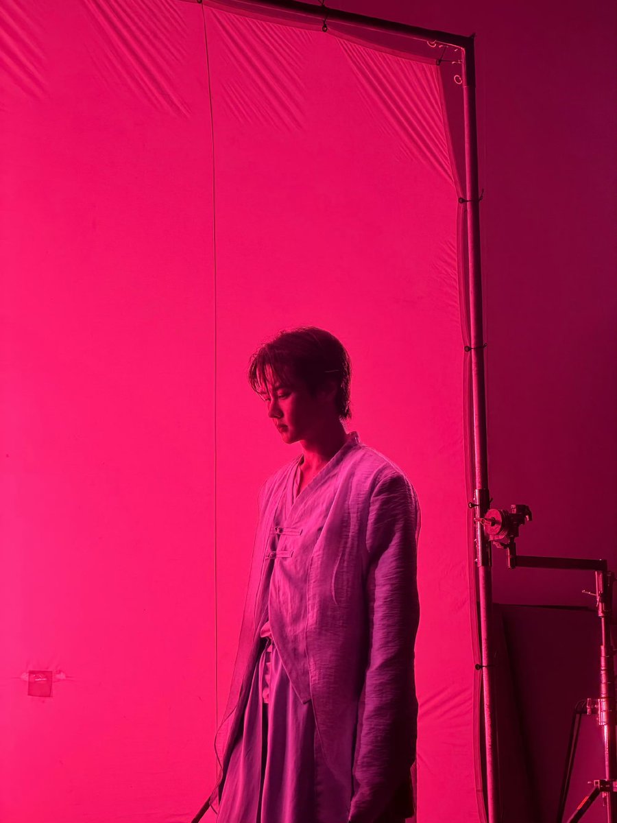 xiaojun_xdj's tweet photo. Kun Weibo update

“Ancient-style handsome guy~ Let me see the memes you guys have made” https://t.co/cexlb2VFdm