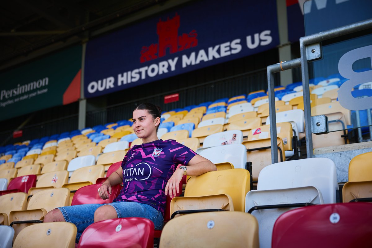 YorkCityWomen's tweet photo. Becky Sidwell is BACK home 🙌🏠

A player that needs no introduction, Becky has almost a century of appearances for the club, 17 Opposition Player of The Match votes, two County Cup wins and a historic FA Cup run - a true fan favourite.

Welcome back, Bex!

#YCLFC #MinsterBelles https://t.co/A82p1hazVY