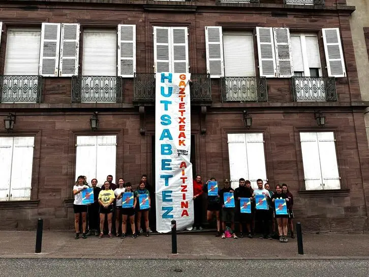 MediabaskInfo's tweet photo. Les jeunes de #Garaziko #Gaztetxea occupent un nouveau local #SaintJeanPiedDePort

https://t.co/FkybdjUSgn https://t.co/AV1T1c2RxS