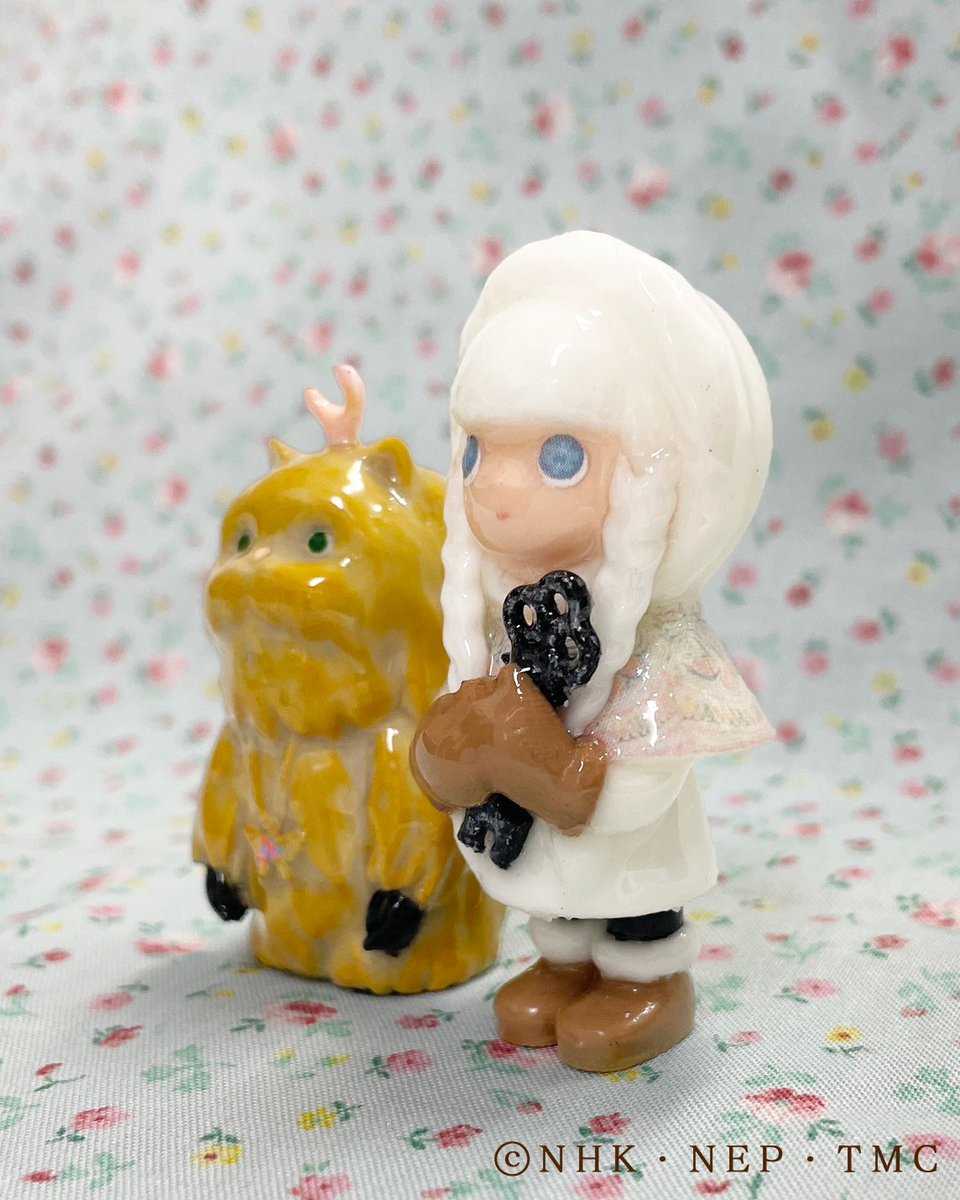 TMC_1974's tweet photo. ❄️#森のレシオ ❄️フィギュア予約受付開始のお知らせ！

本日21時から 、@GalleryMoMo オンラインショップにて「上向きレシオとジャモン」のフィギュアが注文可能となります🌼
自社工房にて一点一点制作。数量限定でのご案内です。
ぜひご覧ください✨

ショップはこちら👇
https://t.co/1NeINnoNa4 https://t.co/baxeMlu6hs