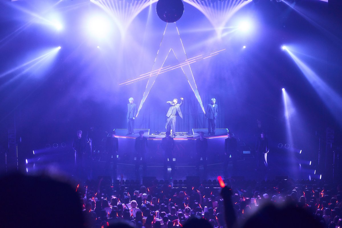 tjbb_'s tweet photo. EXILE AKIRA 20TH ANNIVERSARY 
SPECIAL LIVE TOUR "URBAN SAVAGE"

LIVE PHOTO🚀📸

┈┈┈
NEXT 8/8(土), 8/9(日)台北公演 

🎫 購入者特典チケット
https://t.co/ziyKitImGe
※7/29(水)23:59(現地時間TST)

🎫 チケット一般発売中
https://t.co/vwZt1BIPji
┈┈┈

@exilelive_acc @EXILE_AKIRA_LDH
#URBANSAVAGE
#TJBB #THEJETBOYBANGERZ