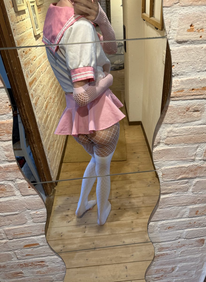 Femboy_Hop's tweet photo. 👀🍑 https://t.co/ZO7ebz4kx1